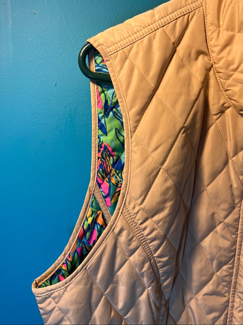 Lilly Pulitzer Gold Getaway Puffer Vest XL - Picture 2 of 9